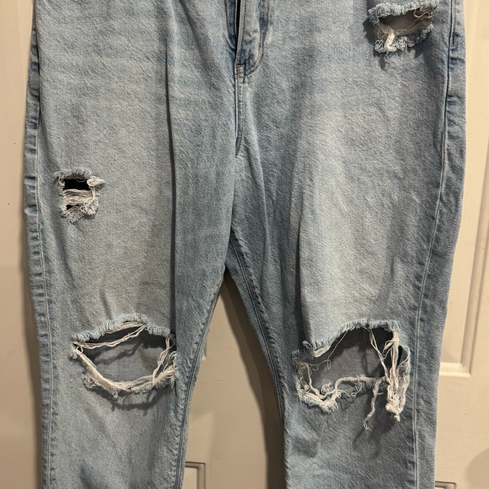 American Eagle Outfitters Light Wash Distressed High-Rise Jeans